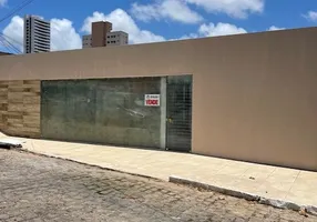 Foto 1 de Casa com 8 Quartos à venda, 260m² em Lagoa Nova, Natal