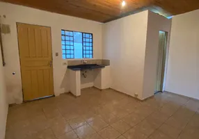 Foto 1 de Casa com 1 Quarto para alugar, 50m² em Parque Pinheiros, Taboão da Serra