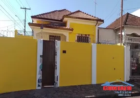 Foto 1 de Casa com 3 Quartos para alugar, 140m² em Vila Lutfalla, São Carlos