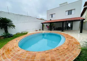 Foto 1 de Casa com 4 Quartos à venda, 248m² em Jardim Virgínia , Guarujá