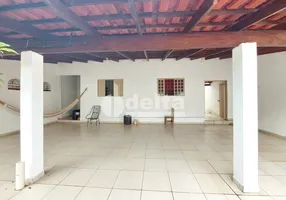 Foto 1 de Casa com 3 Quartos à venda, 152m² em Jardim das Palmeiras, Uberlândia