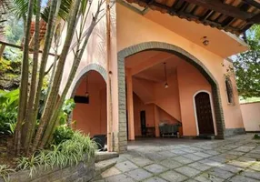 Foto 1 de Casa com 3 Quartos à venda, 318m² em Cascatinha, Petrópolis