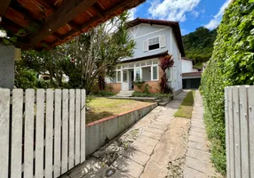 Foto 1 de Casa com 3 Quartos para alugar, 220m² em Carangola, Petrópolis