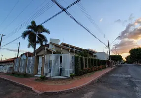 Foto 1 de Casa com 4 Quartos à venda, 267m² em Centro, Sertanópolis