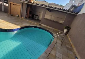 Foto 1 de Sobrado com 4 Quartos à venda, 210m² em José Menino, Santos