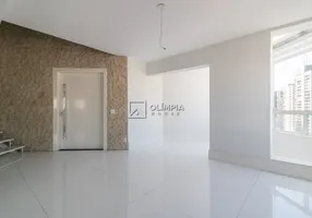 Foto 1 de Cobertura com 3 Quartos para alugar, 250m² em Vila Olímpia, São Paulo