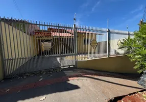 Foto 1 de Casa com 3 Quartos para alugar, 80m² em Jardim Colúmbia D, Londrina