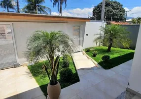 Foto 1 de Sobrado com 4 Quartos à venda, 282m² em Jardim Britânia, Caraguatatuba