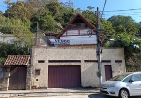 Foto 1 de Casa com 4 Quartos à venda, 180m² em Valparaiso, Petrópolis
