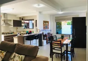 Foto 1 de Casa com 4 Quartos à venda, 240m² em Santinho, Florianópolis