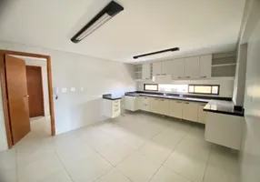 Foto 1 de Apartamento com 4 Quartos para alugar, 246m² em Manaíra, João Pessoa