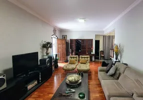 Foto 1 de Casa com 10 Quartos à venda, 264m² em Santo Antônio, Belo Horizonte