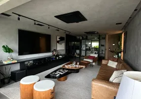 Foto 1 de Apartamento com 4 Quartos para alugar, 200m² em Barra da Tijuca, Rio de Janeiro