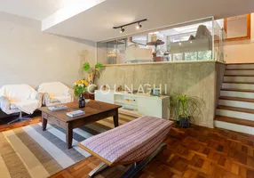 Foto 1 de Casa com 3 Quartos à venda, 390m² em Chácara das Pedras, Porto Alegre