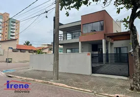 Foto 1 de Casa com 4 Quartos à venda, 233m² em Centro, Itanhaém