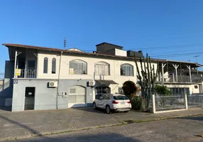 Foto 1 de Apartamento com 3 Quartos para alugar, 172m² em Iririú, Joinville