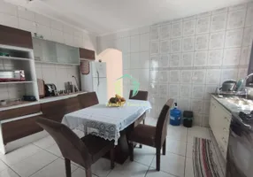 Foto 1 de Sobrado com 4 Quartos à venda, 203m² em Parque Marajoara, Santo André