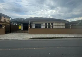 Foto 1 de Casa com 3 Quartos para alugar, 129m² em Iririú, Joinville