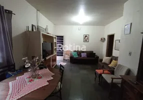 Foto 1 de Casa com 3 Quartos à venda, 386m² em Osvaldo Rezende, Uberlândia