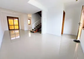 Foto 1 de Casa com 3 Quartos à venda, 99m² em Guarujá, Porto Alegre