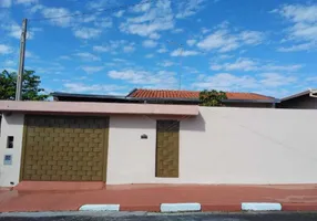Foto 1 de Casa com 2 Quartos à venda, 56m² em Parque Laranjeiras, Araraquara