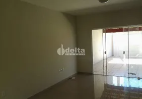 Foto 1 de Casa com 3 Quartos à venda, 180m² em Umuarama, Uberlândia