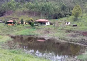 Foto 1 de Fazenda/Sítio com 3 Quartos à venda, 330m² em Ipoema, Itabira