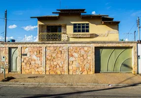 Foto 1 de Sobrado com 5 Quartos à venda, 330m² em Jardim América, Goiânia