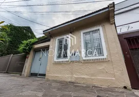 Foto 1 de Casa com 3 Quartos à venda, 230m² em Rio Branco, Porto Alegre