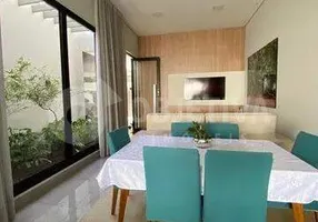Foto 1 de Casa com 3 Quartos à venda, 170m² em Jardim Botânico, Uberlândia