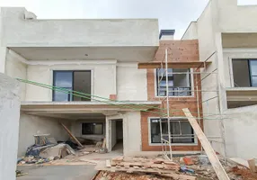 Foto 1 de Sobrado com 2 Quartos à venda, 116m² em Uberaba, Curitiba