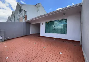 Foto 1 de Casa com 4 Quartos à venda, 180m² em Uberaba, Curitiba