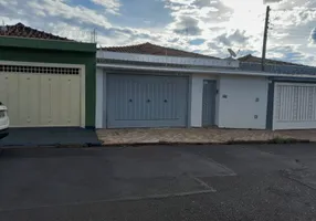 Foto 1 de Casa com 3 Quartos para alugar, 112m² em Vila Tibério, Ribeirão Preto
