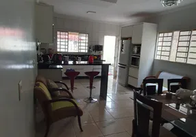 Foto 1 de Casa com 4 Quartos à venda, 148m² em Setor Sudoeste, Goiânia