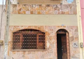 Foto 1 de Casa com 5 Quartos à venda, 248m² em Salesianos, Juazeiro do Norte