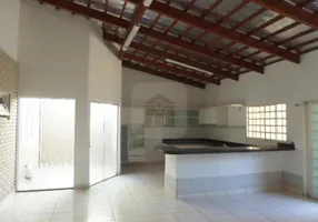 Foto 1 de Casa com 3 Quartos à venda, 196m² em Santa Mônica, Uberlândia