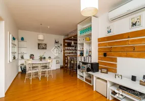 Foto 1 de Apartamento com 3 Quartos à venda, 79m² em Medianeira, Porto Alegre