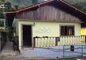 Foto 1 de Casa com 4 Quartos à venda, 200m² em Retiro, Petrópolis