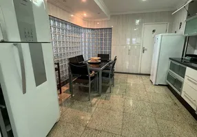 Foto 1 de Apartamento com 3 Quartos para alugar, 230m² em Canto do Forte, Praia Grande