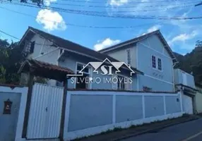 Foto 1 de Casa com 4 Quartos à venda, 208m² em Mosela, Petrópolis