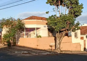 Foto 1 de Casa com 2 Quartos à venda, 144m² em Alto Cafezal, Marília