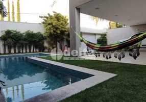 Foto 1 de Casa com 4 Quartos à venda, 400m² em Morada da Colina, Uberlândia