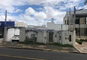 Foto 1 de Sobrado com 4 Quartos para venda ou aluguel, 250m² em Cambuí, Campinas