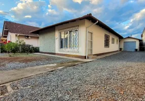 Foto 1 de Casa com 3 Quartos para alugar, 123m² em Anita Garibaldi, Joinville