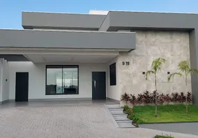 Foto 1 de Casa de Condomínio com 3 Quartos à venda, 217m² em Parque Industrial, Maringá