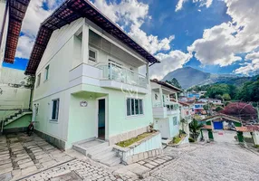 Foto 1 de Casa de Condomínio com 4 Quartos para venda ou aluguel, 130m² em Agriões, Teresópolis