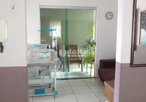 Foto 1 de Casa com 2 Quartos à venda, 137m² em Granada, Uberlândia