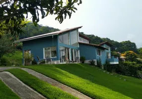 Foto 1 de Casa de Condomínio com 3 Quartos à venda, 262m² em Vale das Videiras, Petrópolis