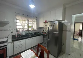 Foto 1 de Casa com 4 Quartos à venda, 128m² em Umuarama, Osasco