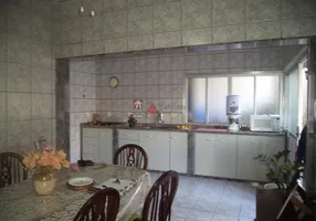 Foto 1 de Casa com 3 Quartos à venda, 450m² em Loteamento Residencial Carangola, Pindamonhangaba